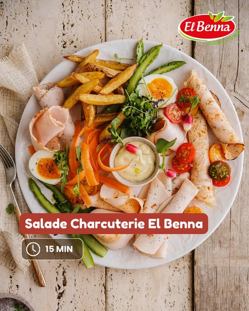 Salade charcuterie El Benna avec œufs, crudités et frites