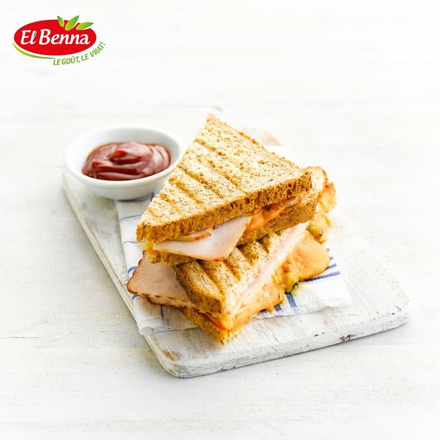 Club sandwich toasté au blanc de poulet et fromage fondant